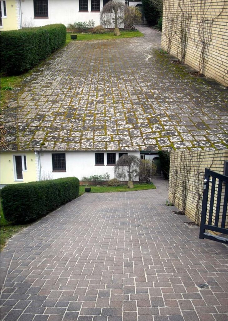Zwei Fotos eines gepflasterten Hofs vor und nach der gründlichen Reinigung